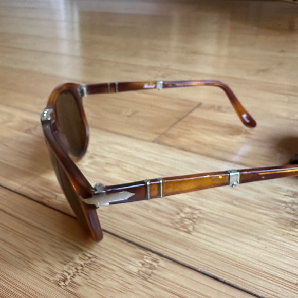 Persil Sunglasses with Case + Cleaning Cloth
PO0714 Folding Model - Picture 3 of 3